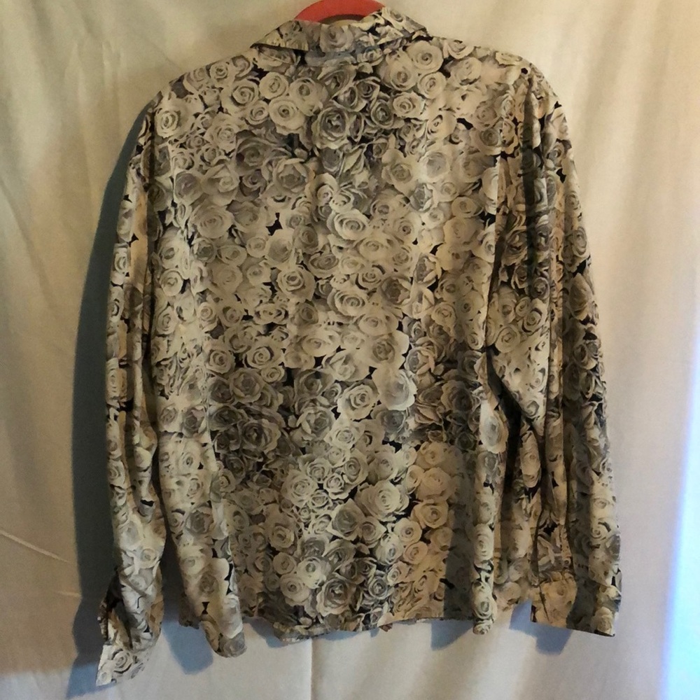 Rose pattern blouse - Picture 8 of 8